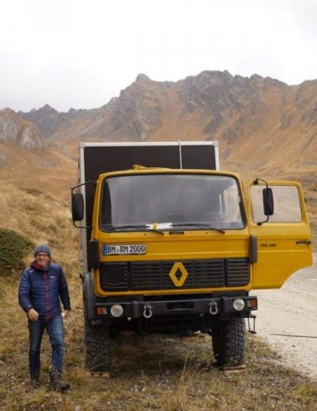Philip Collette with one of his expedition trucks in the Alps – working environments that create perspective and enable new thinking